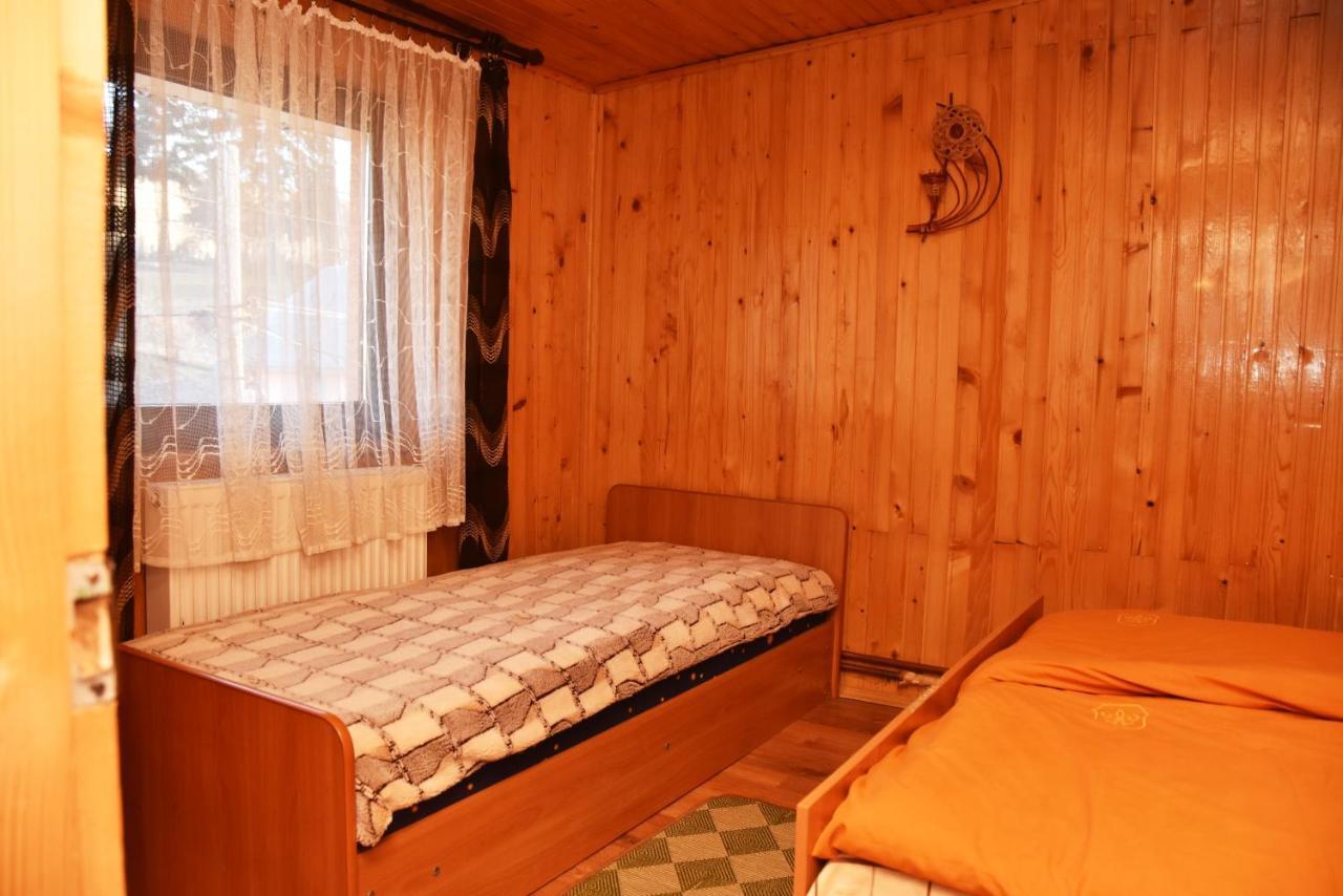 Guest House Mandrivnyi Rooms&Apartments Yasinya Dış mekan fotoğraf