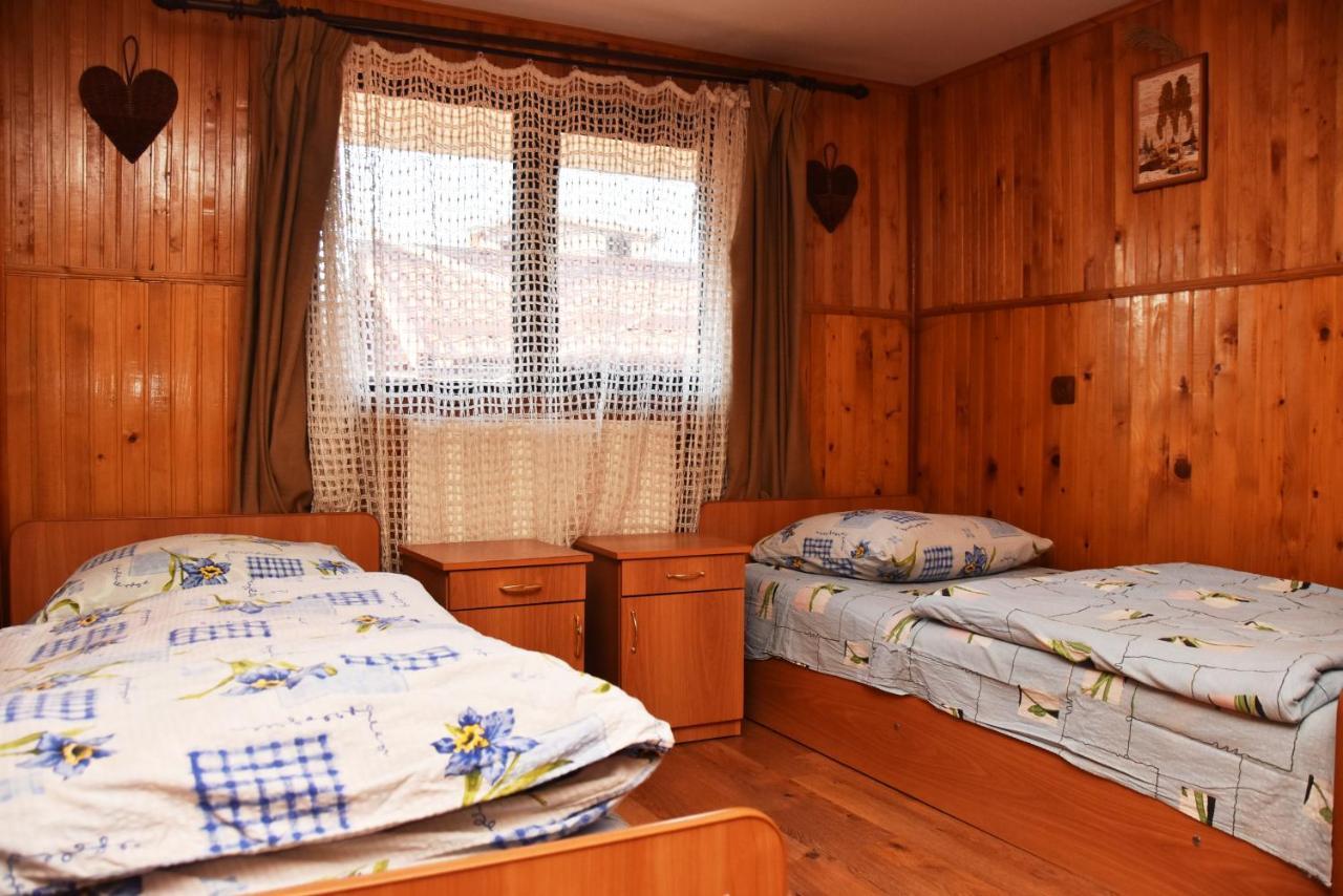 Guest House Mandrivnyi Rooms&Apartments Yasinya Dış mekan fotoğraf