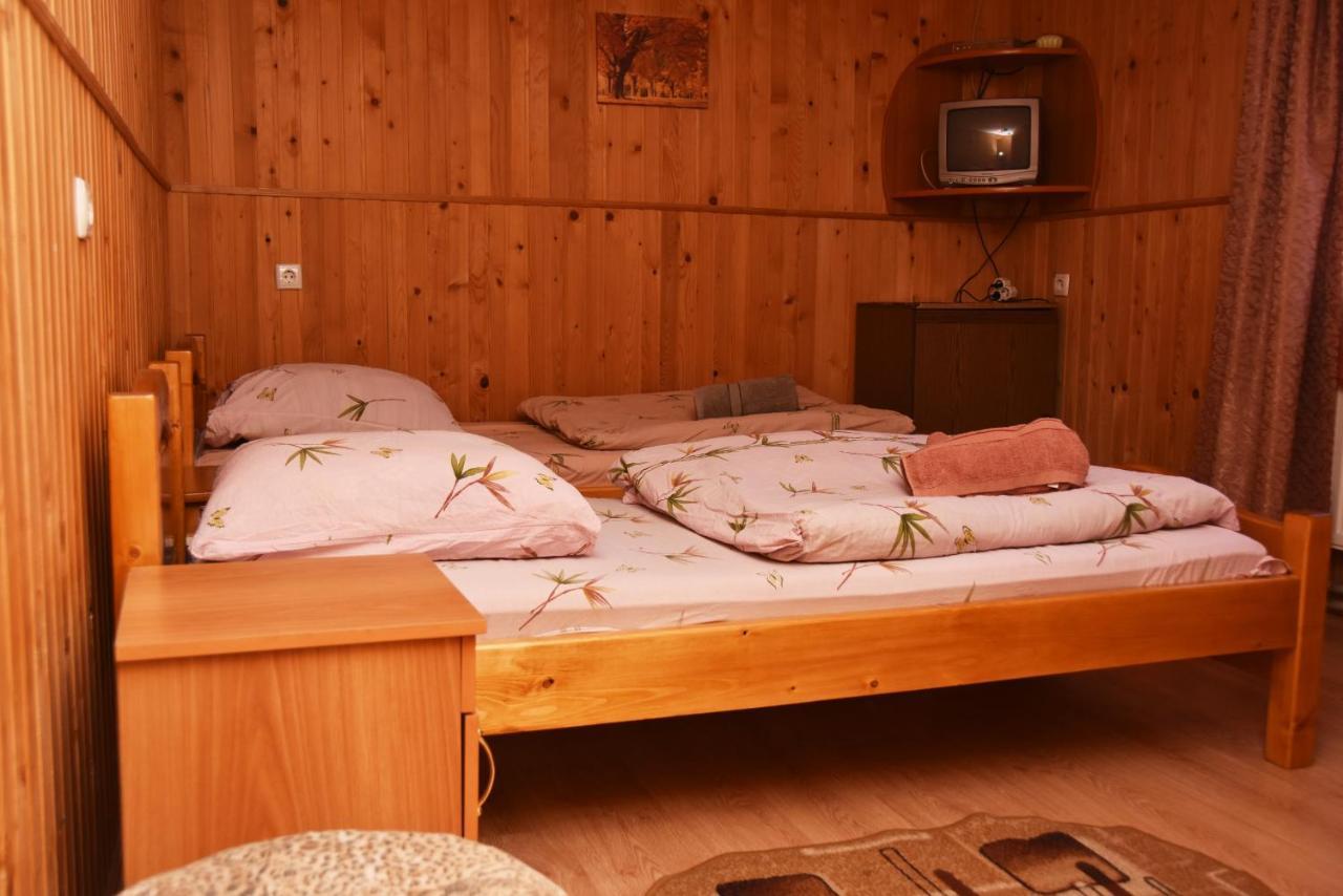 Guest House Mandrivnyi Rooms&Apartments Yasinya Dış mekan fotoğraf