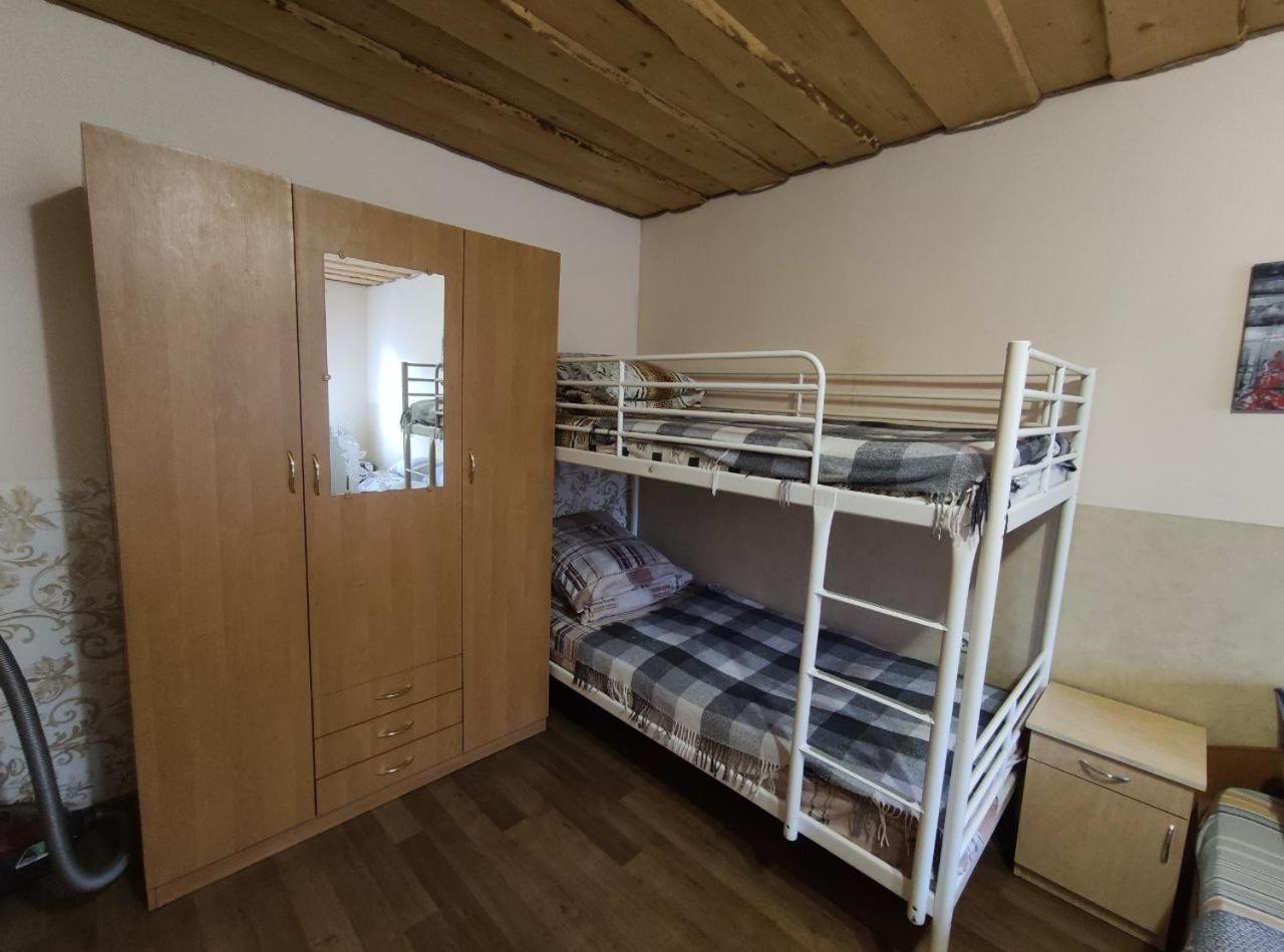 Guest House Mandrivnyi Rooms&Apartments Yasinya Dış mekan fotoğraf
