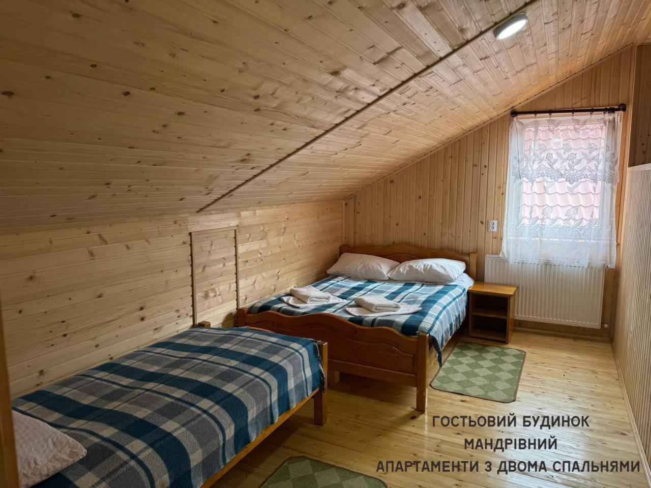 Guest House Mandrivnyi Rooms&Apartments Yasinya Dış mekan fotoğraf