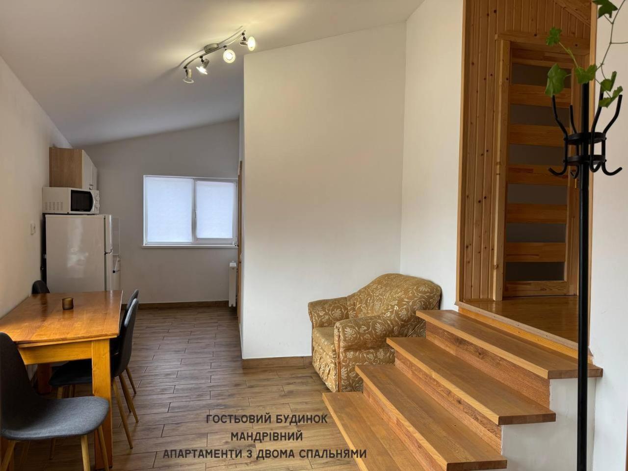 Guest House Mandrivnyi Rooms&Apartments Yasinya Dış mekan fotoğraf