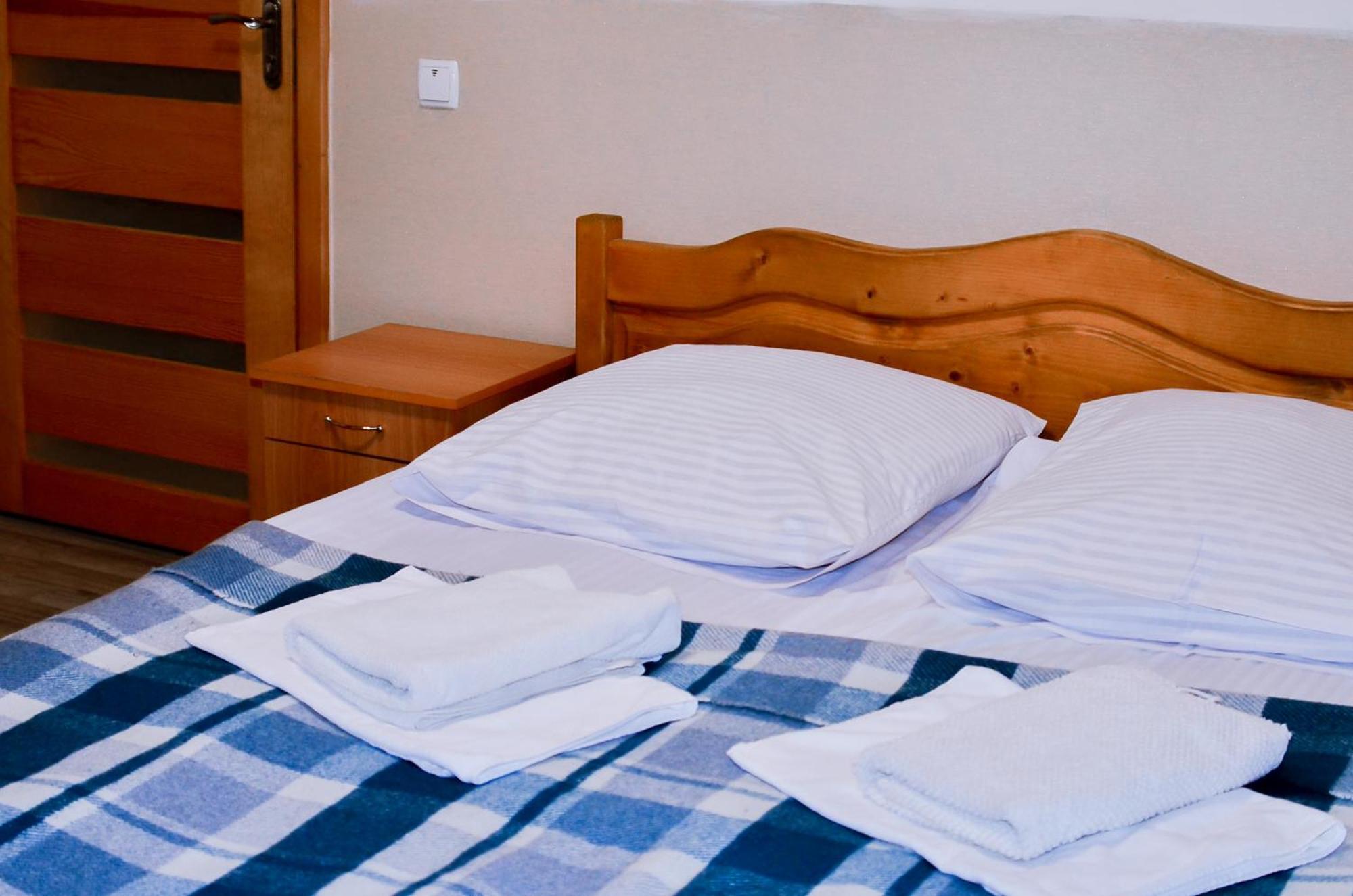 Guest House Mandrivnyi Rooms&Apartments Yasinya Dış mekan fotoğraf