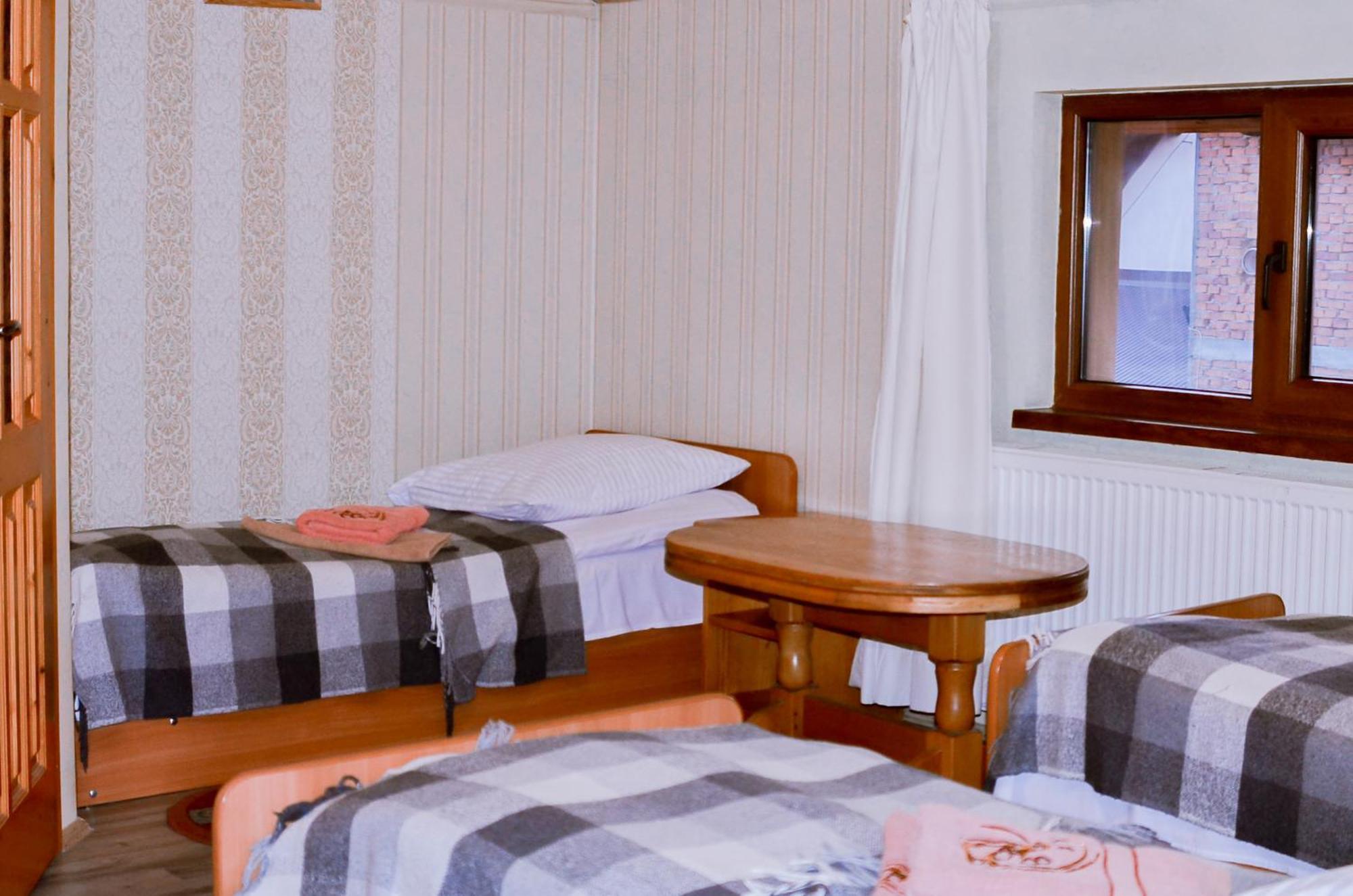 Guest House Mandrivnyi Rooms&Apartments Yasinya Dış mekan fotoğraf