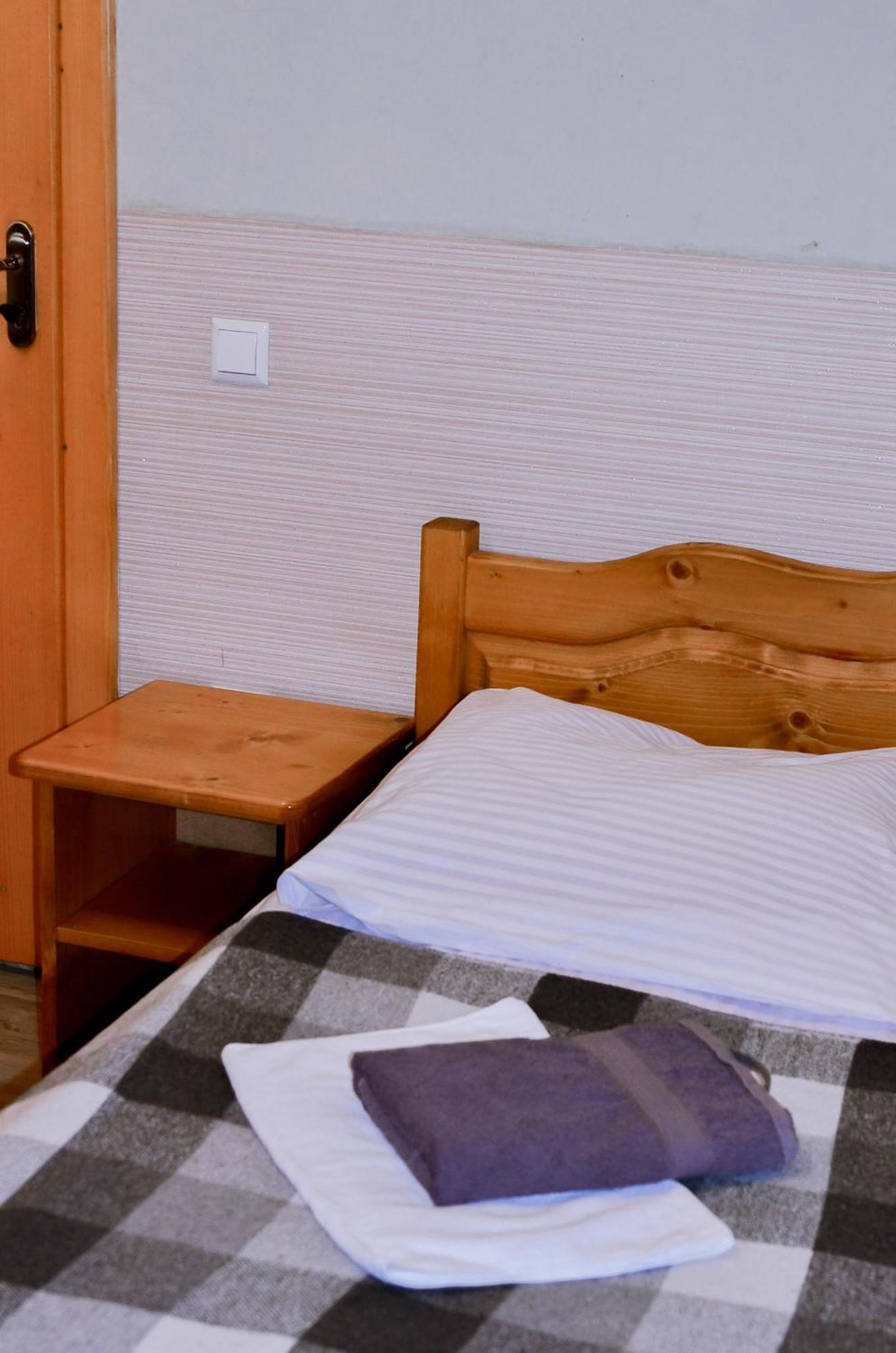 Guest House Mandrivnyi Rooms&Apartments Yasinya Dış mekan fotoğraf