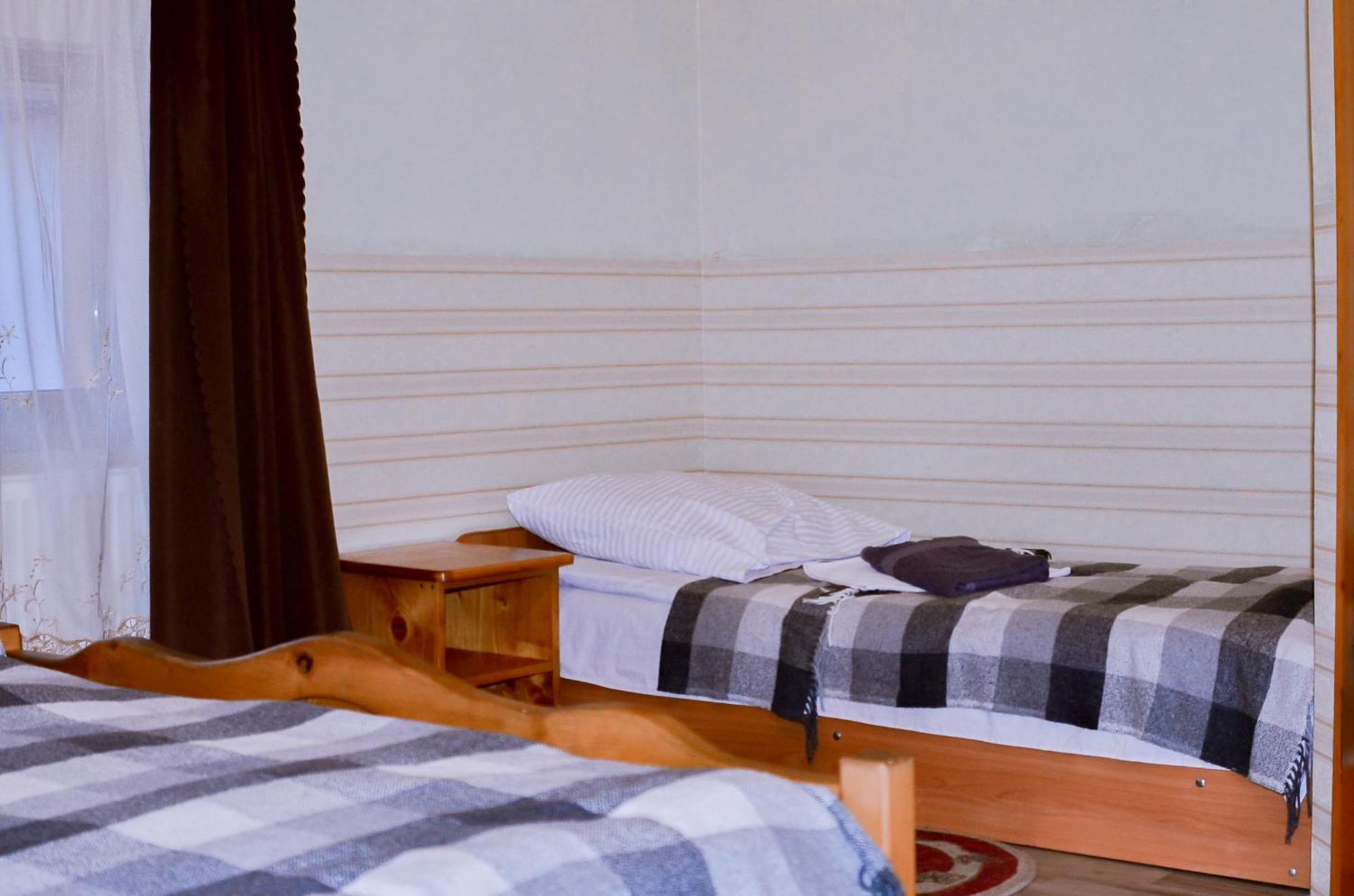 Guest House Mandrivnyi Rooms&Apartments Yasinya Dış mekan fotoğraf