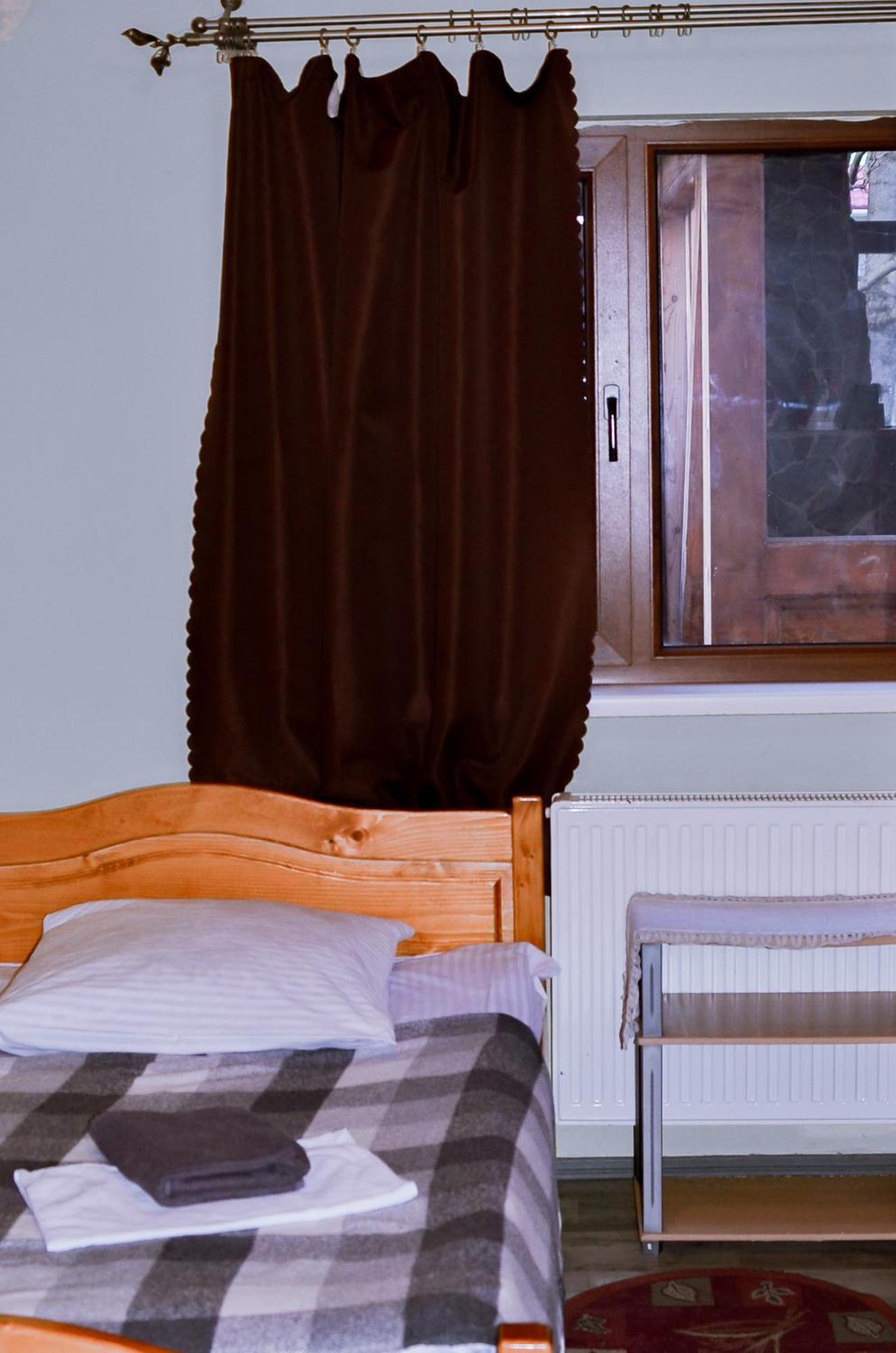 Guest House Mandrivnyi Rooms&Apartments Yasinya Dış mekan fotoğraf