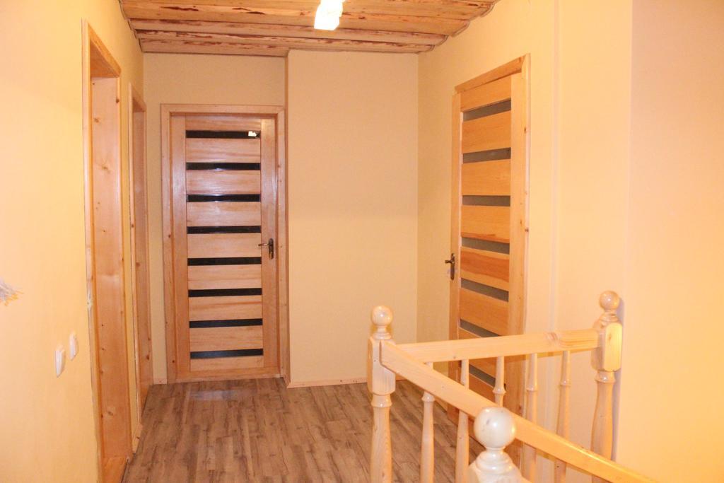 Guest House Mandrivnyi Rooms&Apartments Yasinya Dış mekan fotoğraf
