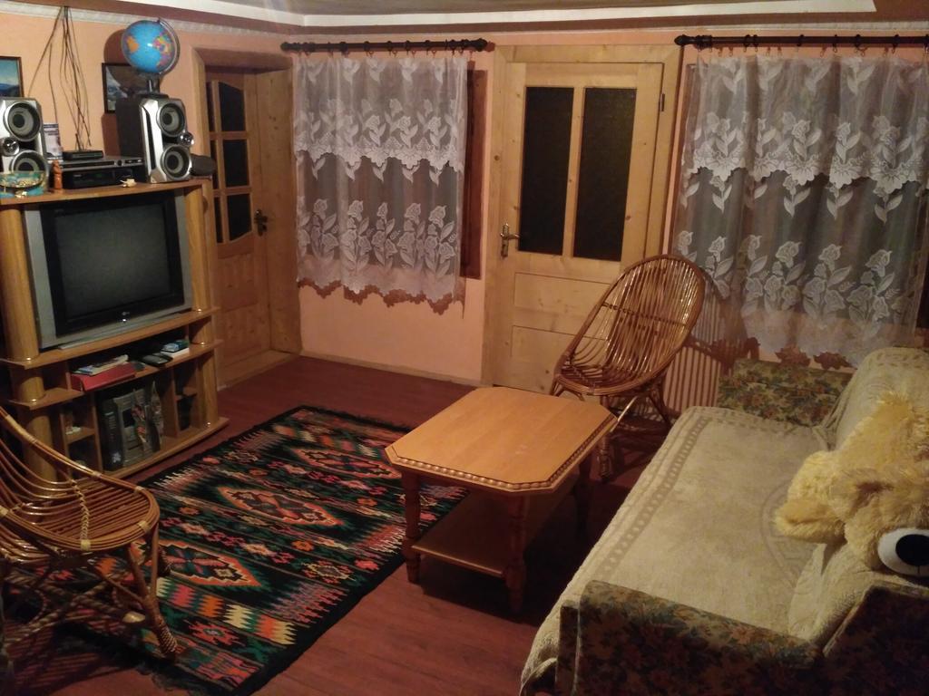 Guest House Mandrivnyi Rooms&Apartments Yasinya Dış mekan fotoğraf
