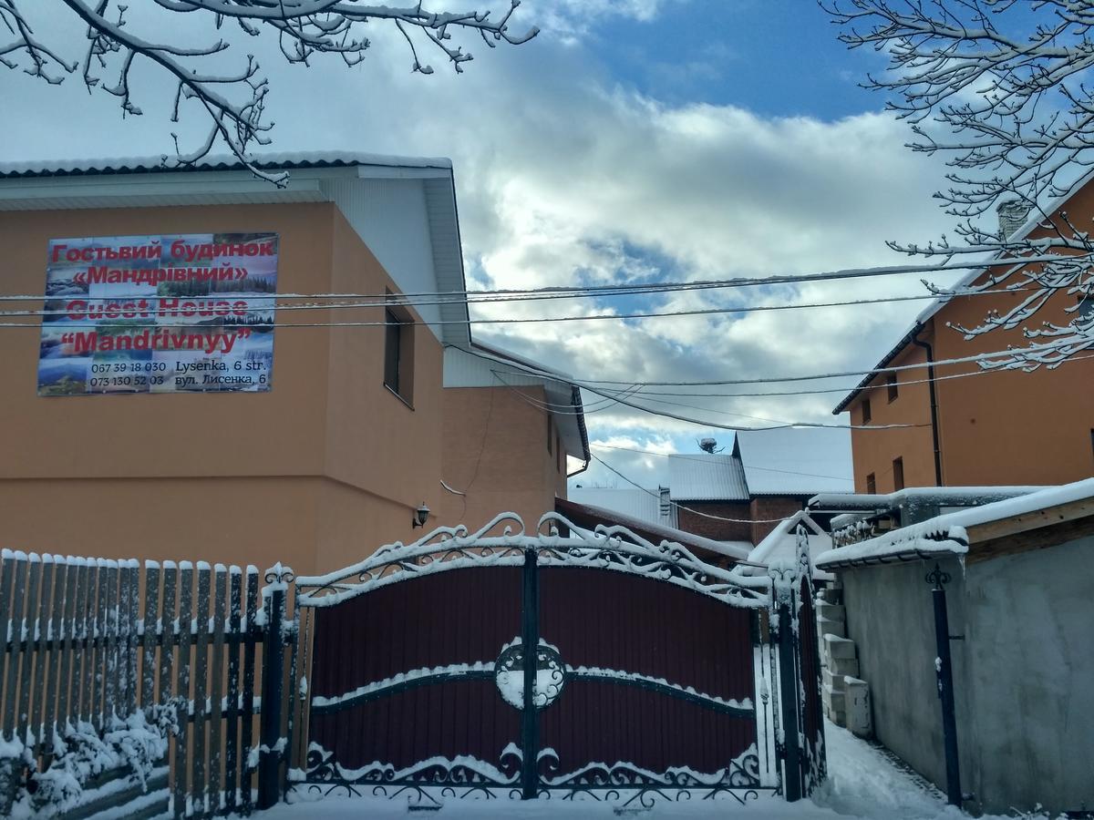 Guest House Mandrivnyi Rooms&Apartments Yasinya Dış mekan fotoğraf